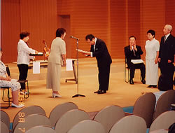 贈呈式の様子