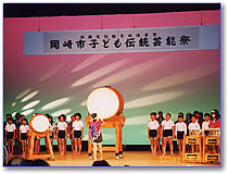 熱演する子どもたち